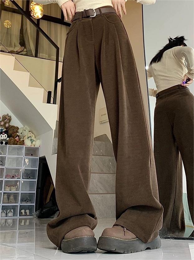 Pantaloni da ragazzo larghi vintage semplici realizzati in velluto a coste