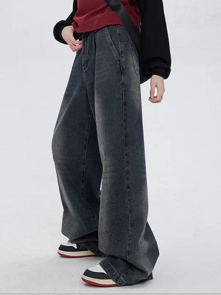 Jeans Boyfriend dal lavaggio vintage scuro a vita alta