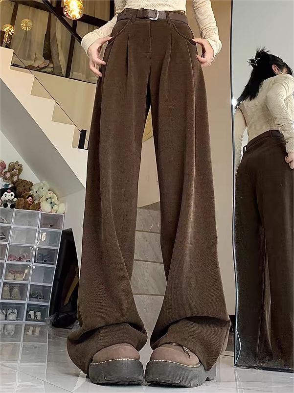 Pantaloni da ragazzo larghi vintage semplici realizzati in velluto a coste