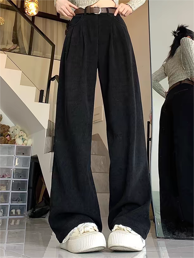 Pantaloni da ragazzo larghi vintage semplici realizzati in velluto a coste