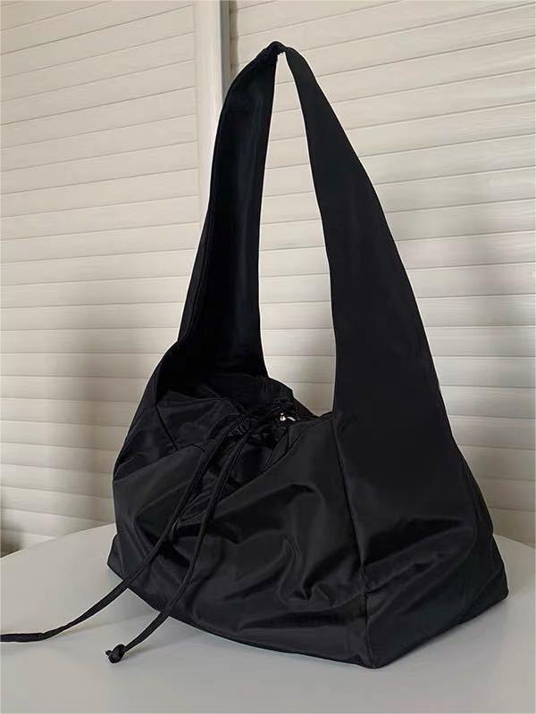 巾着付きナイロン製大型ショルダーバッグ ブラック