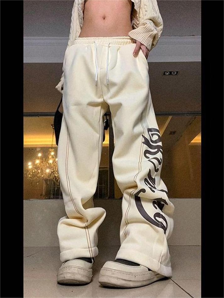 Old school baggy sweatpants with seams and logo design