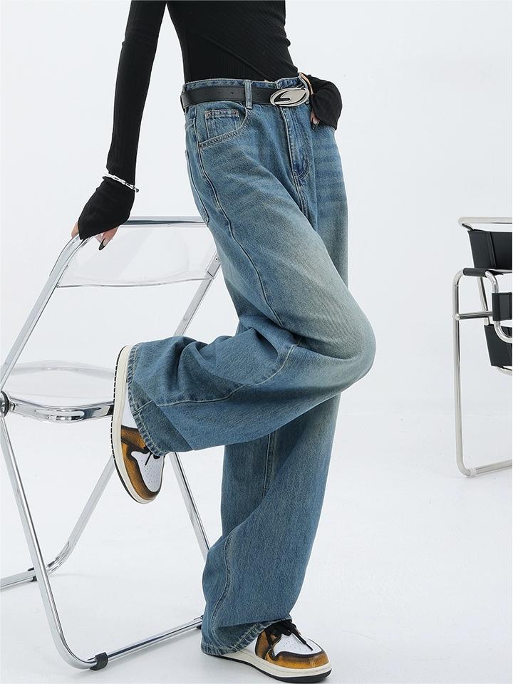 2000s blue baggy boyfriend jeans with wash effect