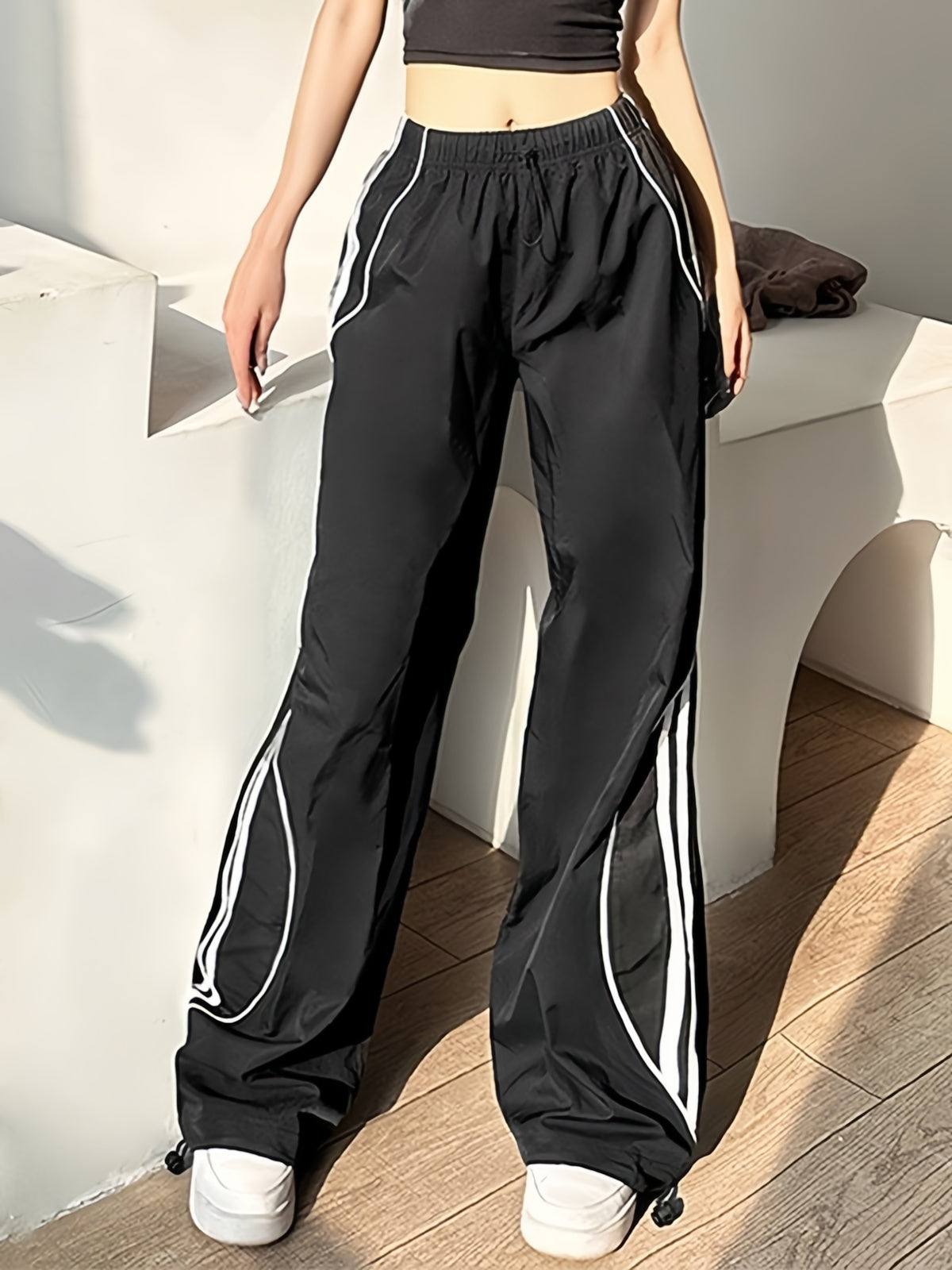 Pantaloni da jogging larghi neri sportivi retrò con strisce laterali