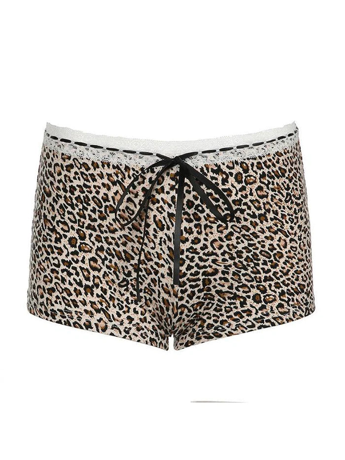 Shorts punk a vita bassa con stampa leopardata e finiture in pizzo