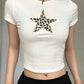 Top corto bianco con stampa leopardata Y2K e patchwork di stelle