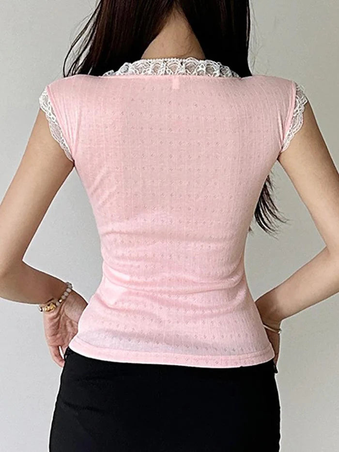 Top corto rosa con fiocco in pizzo vintage e scollo quadrato