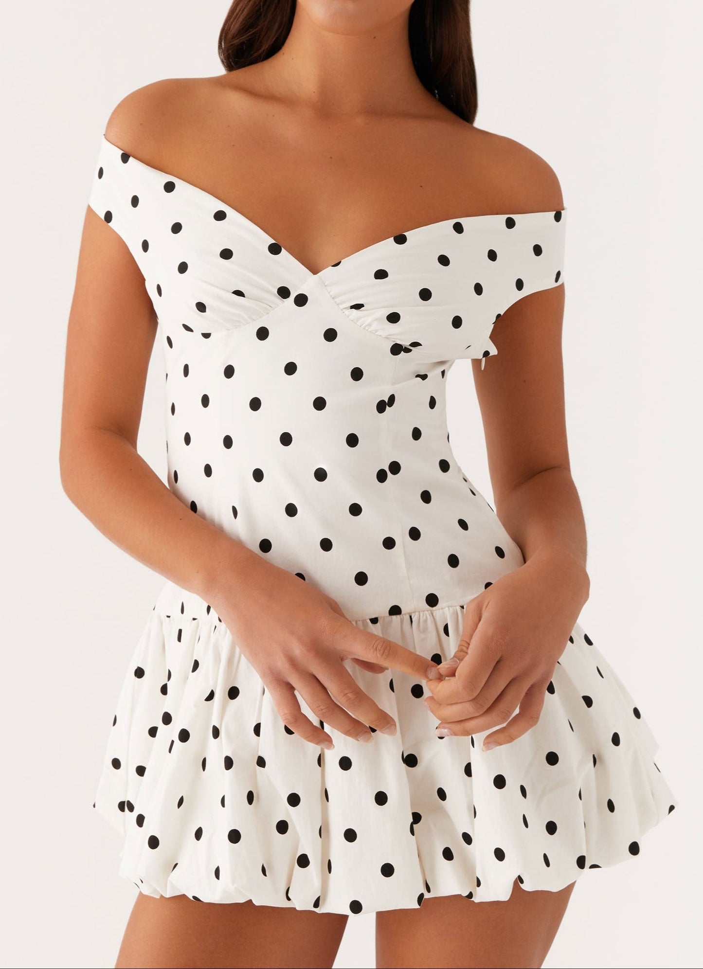 Analia Off Shoulder Mini Kleid in Weiß mit Pünktchen