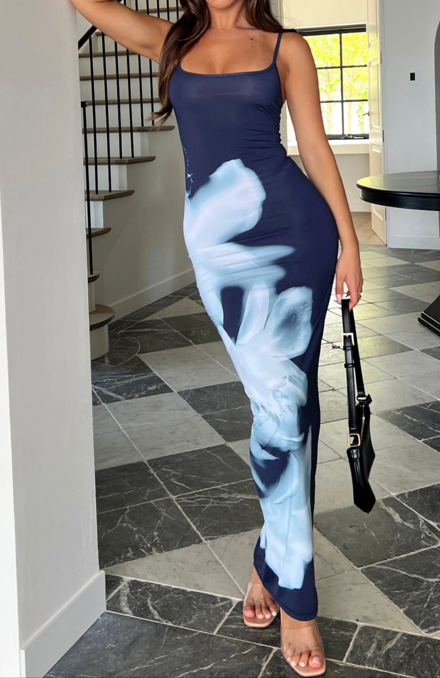 MIRANDA MAXIKLEID GRAYSCALE FLOWER MOTEM