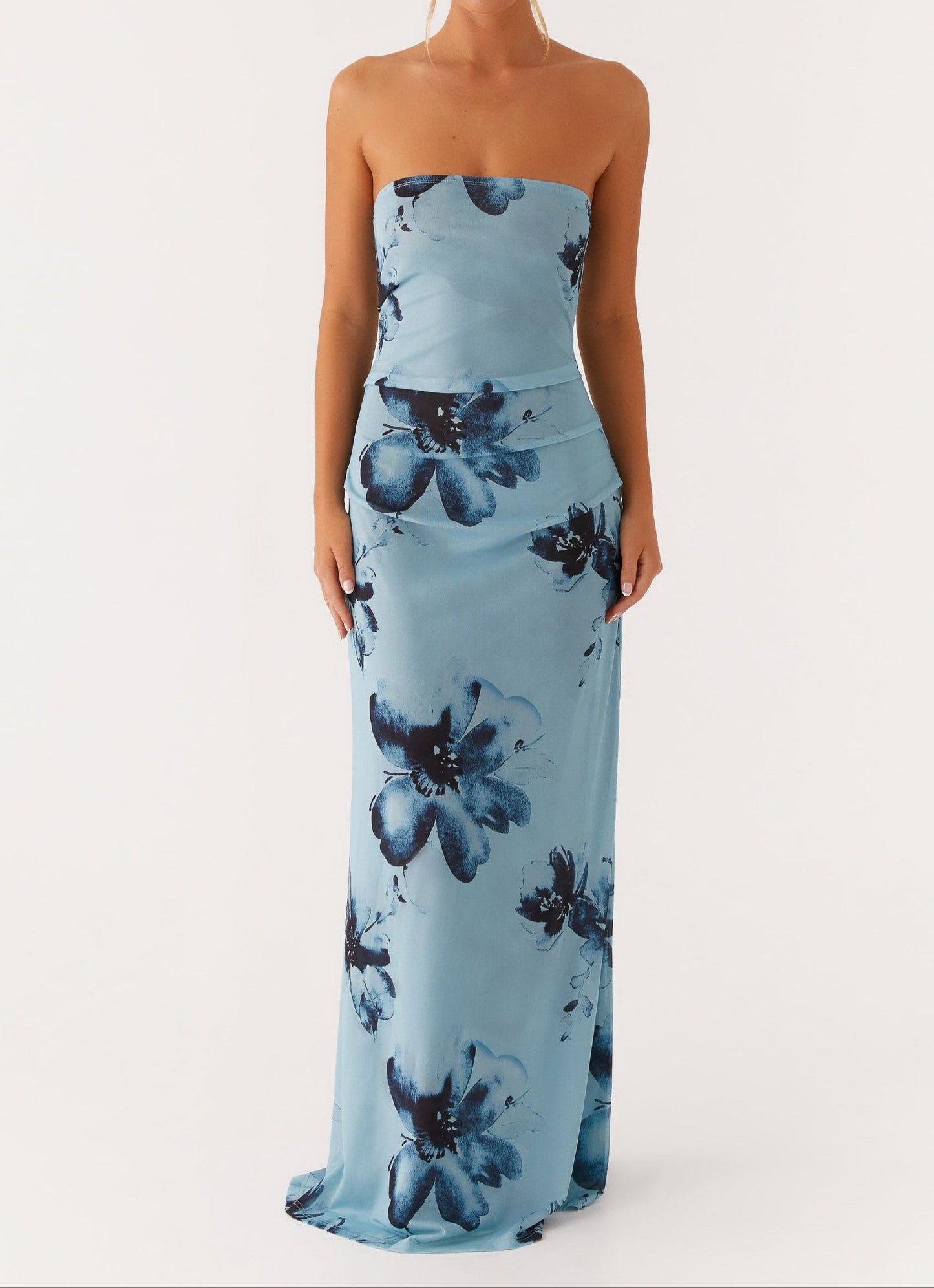 Massima Maxi Dress – Blue-Black with Floral Pattern