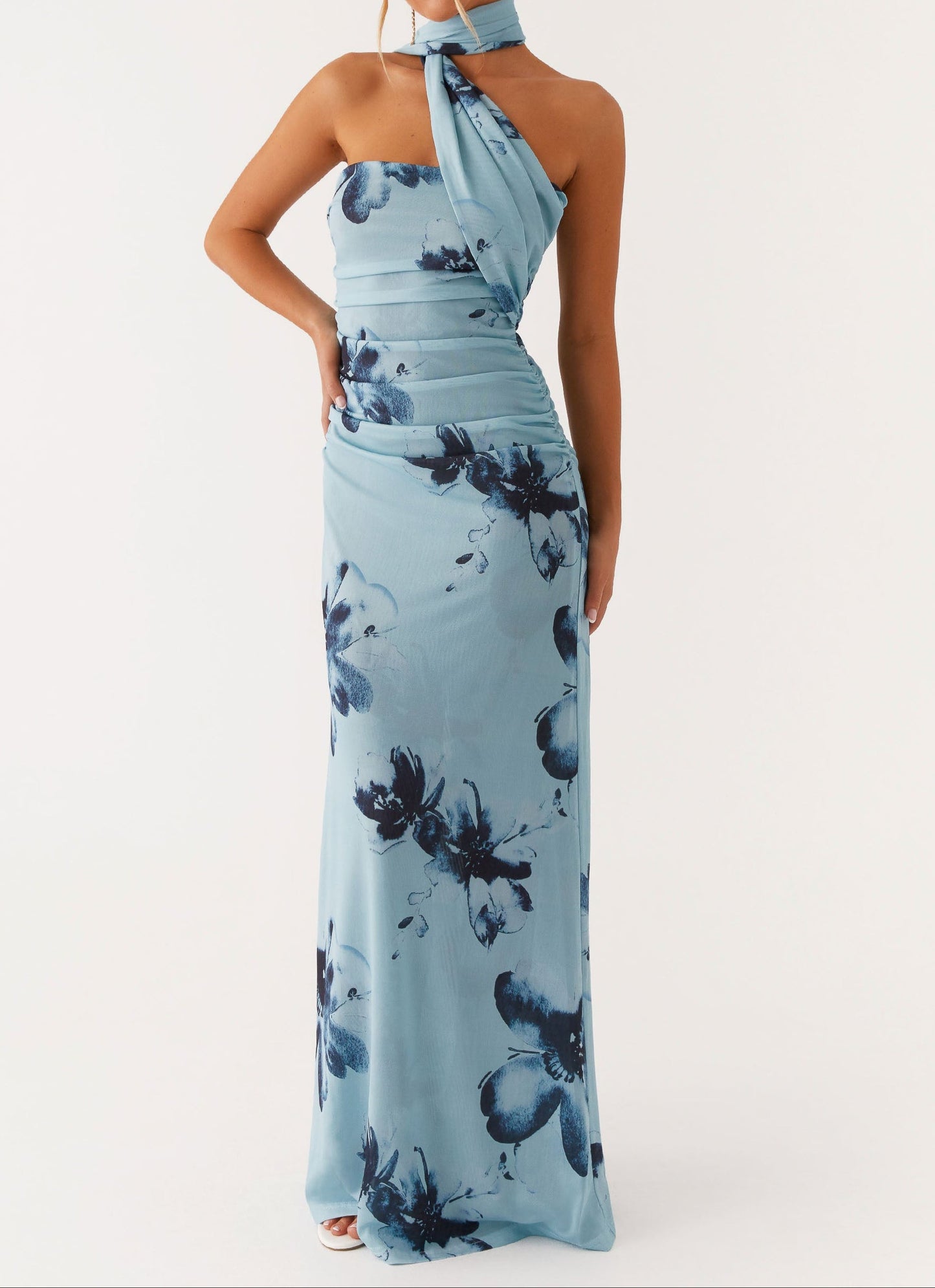 Carlotta Maxikleid – Blau Schwarz mit Blumenmuster