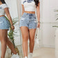 Shorts in denim con strappi e orlo grezzo con lavaggio