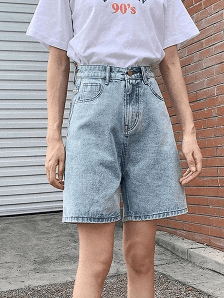 Shorts in denim blu retrò a vita alta con gambe dritte