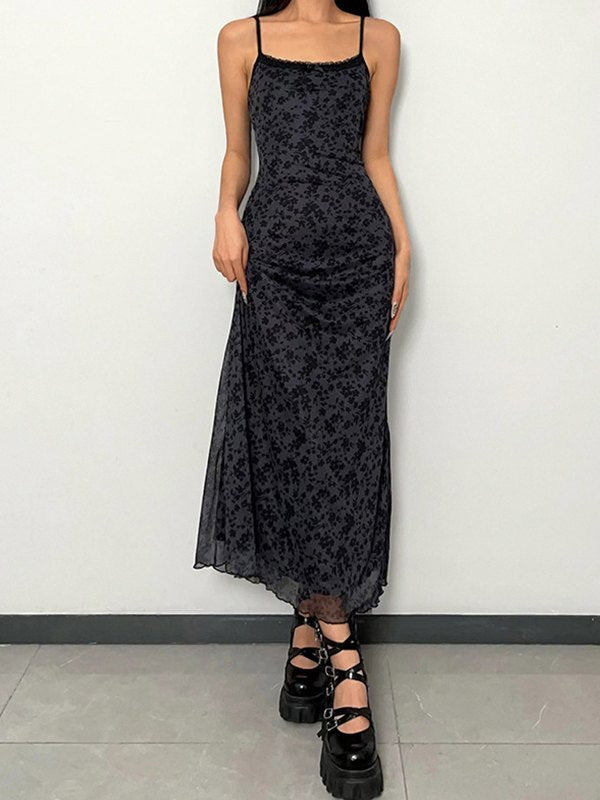 Maxi abito vintage nero con scollo generoso e vestibilità slim