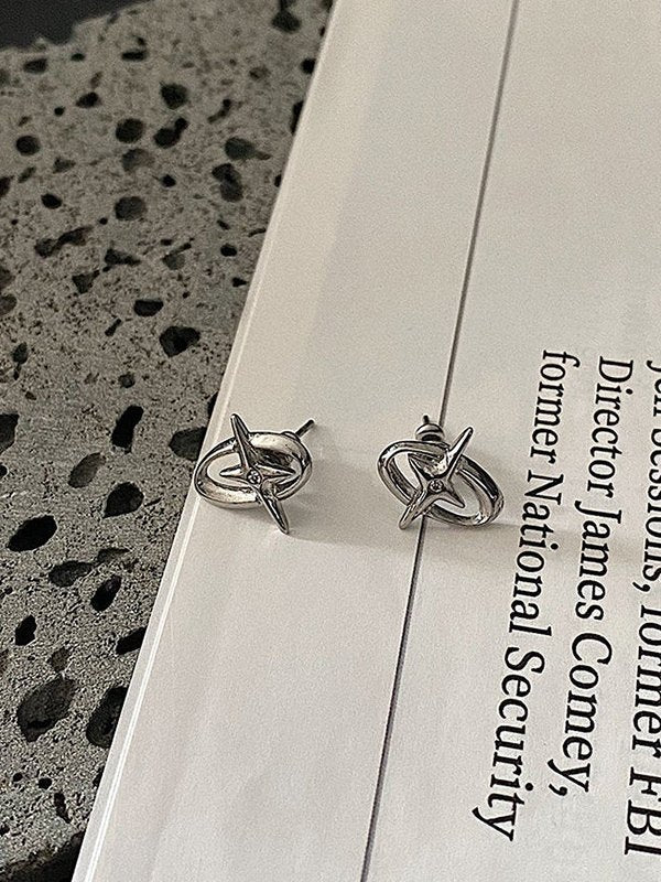 Silver Y2K earrings with oval star pattern