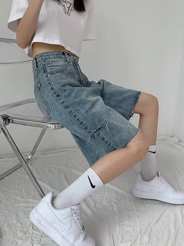 Knielange Denim Shorts mit Ungesäumtem Saum