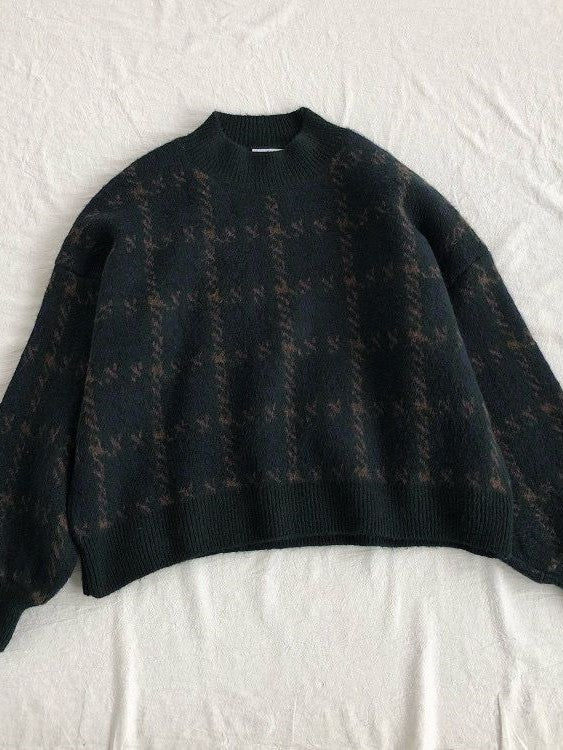 Vintage green knitted sweater with check pattern