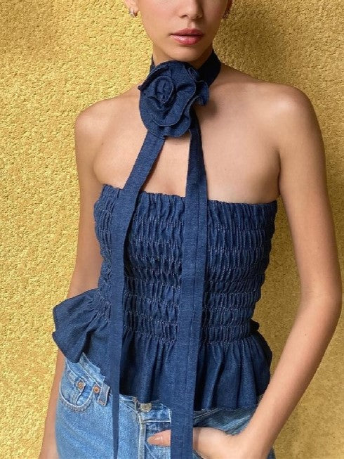 Top a fascia plissettato con decorazioni floreali in denim vintage