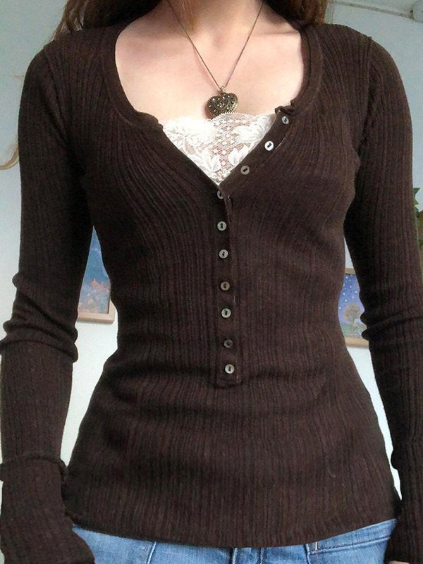 Langarm Stricktop mit Spitzenmuster und Knöpfen